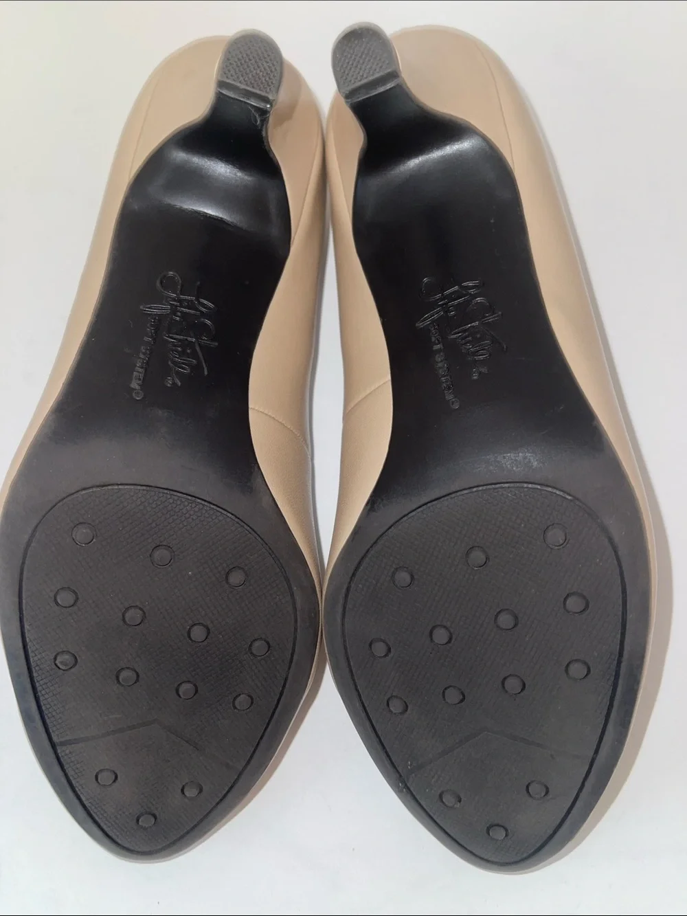 Life Stride Soft System Classic Women's Nude Pumps - Elegant Everyday Heel